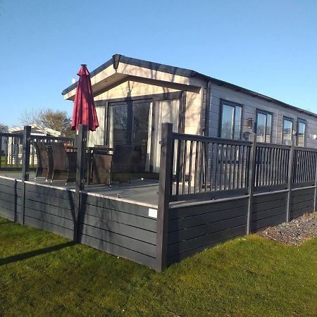 Superior 6 Berth Holiday Home In Suffolk Saxmundham Exterior photo